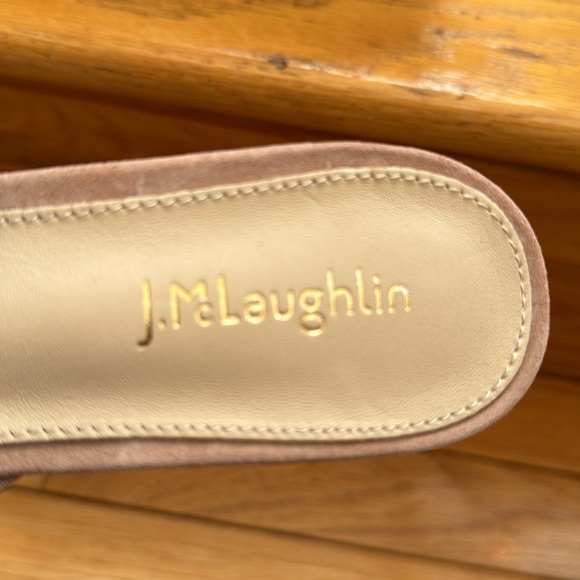 CCO PRICE TODAY 🔥🔥 NIB J. McLaughlin Almond Toes Solid Suede Mules Size 6.5 - Picture 4 of 7